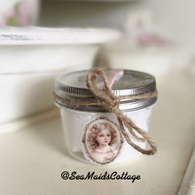 Load image into Gallery viewer, Soufflé des Fleurs

(&quot;Whipped Breath of Flowers&quot; Whipped soap
