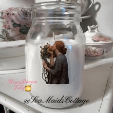 Load image into Gallery viewer, HoneyBlossom Taffy Handcrafted Soy Candle!
